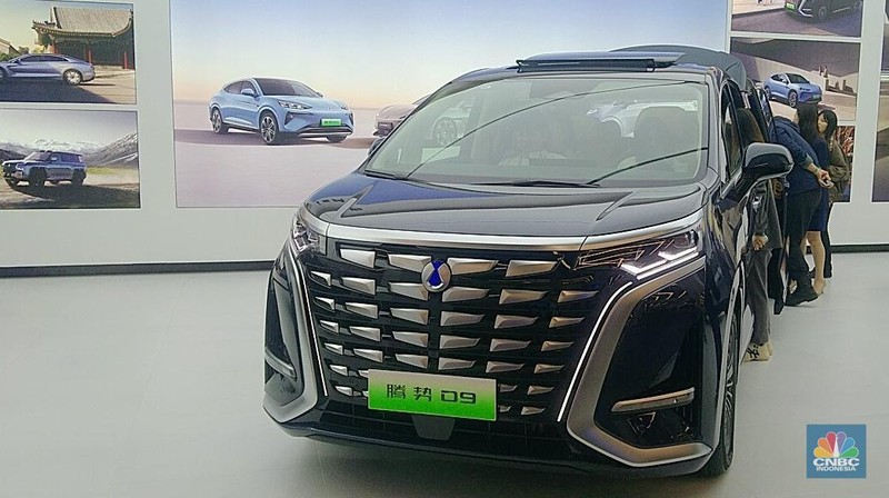 Brand kendaraan listrik mewah (electric vehicle/EV) produksi BYD yang dinamai Denza/Dok: Suhendra