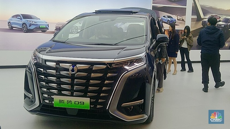 Brand kendaraan listrik mewah (electric vehicle/EV) produksi BYD yang dinamai Denza/Dok: Suhendra Brand kendaraan listrik mewah (electric vehicle/EV) produksi BYD yang dinamai Denza/Dok: Suhendra