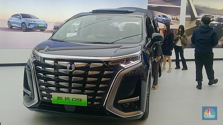 Brand kendaraan listrik mewah (electric vehicle/EV) produksi BYD yang dinamai Denza/Dok: Suhendra