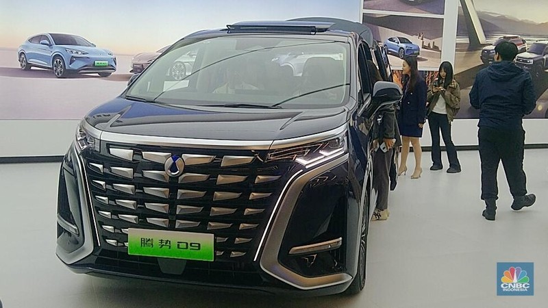 Brand kendaraan listrik mewah (electric vehicle/EV) produksi BYD yang dinamai Denza/Dok: Suhendra