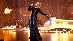 Alasan Adele dan Gaun Hitamnya Jadi Ikonis Setelah Gelar Konser 2 Tahun