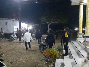 Brimob Dikerahkan Tangkap Pria Bawa Sajam yang Bikin Onar di Sampang