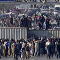 Pakistan Chaos Usai Lockdown, Aparat Lakukan Serangan Tengah Malam