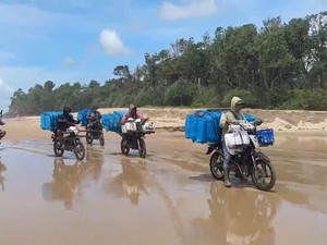 Distribusi Logistik Pilkada Menembus Pelosok, Lewati Gunung-Laut 6 Jam