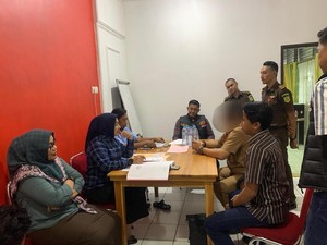 Kejari Bone Terima Tahap II Kasus Camat Dua Boccoe Tersangka Pidana Pemilu