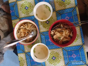 Demam Kuliner Mie Pedas Kekinian di Bandung