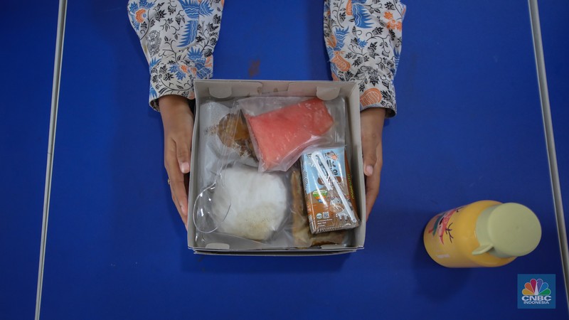 Uji coba program Makan Bergizi Gratis (MBG) di SDS Angkasa 5 Lanud Halim Perdanakusuma, Jakarta, Selasa (26/11/2024). (CNBC Indonesia/Muhamad Sabki) Uji coba program Makan Bergizi Gratis (MBG) di SDS Angkasa 5 Lanud Halim Perdanakusuma, Jakarta, Selasa (26/11/2024). (CNBC Indonesia/Muhamad Sabki)