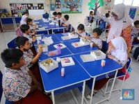 Hitungan Makan Bergizi Gratis Cuma Rp10 Ribu, Bisa Dapat Apa?