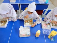 Tak Semua Peserta MBG Dapat Susu, Sisanya Diganti Telur-Daun Kelor