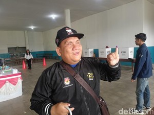 53 Tunanetra Nyoblos di TPS 19 Palembang, Braille Lebih Lengkap