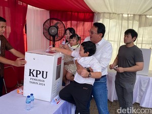 Ditemani Puput dan Nicholas Sean, Ahok Nyoblos Pilkada Jakarta di TPS Pluit