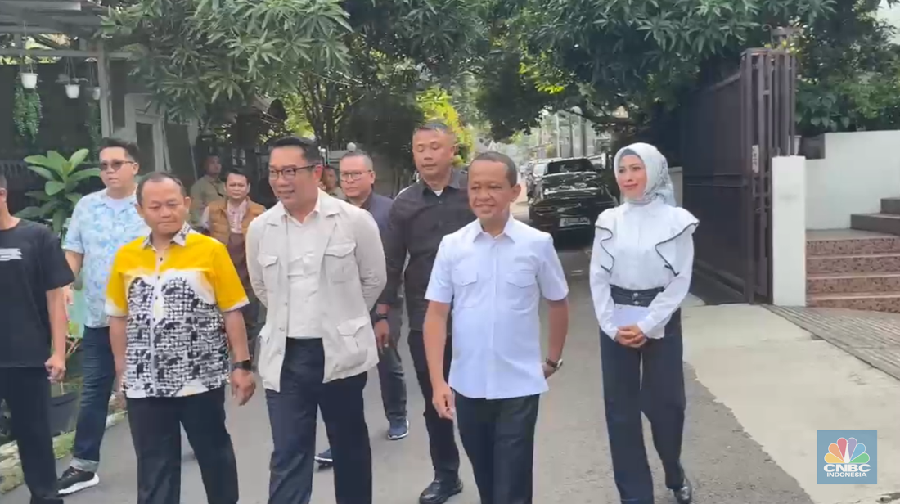Bahlil bersama dengan RK menuju TPS 003 Duren Tiga. (CNBC Indonesia/Novina)