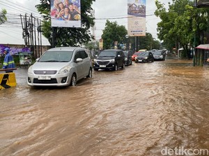 Wawalkot Erwin Beberkan Biang Kerok Banjir di Kota Bandung