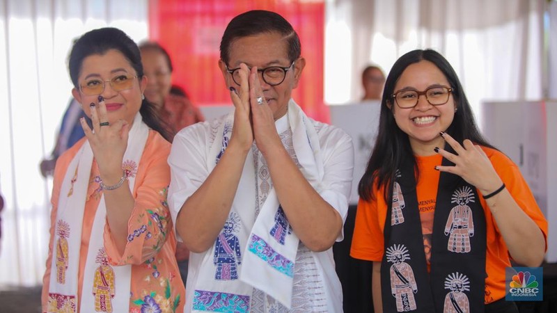 Calon Gubernur Jakarta Pramono Anung usai menggunakan hak pilihnya dalam Pilkada Pemilihan umum kepala daerah Jakarta di TPS 046 Cipete Selatan, Jakarta, Rabu, 27/11.. (CNBC Indonesia/Faisal Rahman)