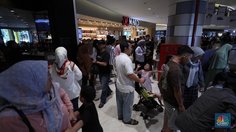 Dalam rangka memeriahkan momentum Pemilihan Kepala Daerah (Pilkada) serentak pada 27 November 2024, berbagai brand dan merchant makanan dan minuman menawarkan promo menarik salah satunya di Mal Cibinong City Mal (CCM), Jawa Barat, Rabu (27/11/2024). Dalam rangka memeriahkan momentum Pemilihan Kepala Daerah (Pilkada) serentak pada 27 November 2024, berbagai brand dan merchant makanan dan minuman menawarkan promo menarik salah satunya di Mal Cibinong City Mal (CCM), Jawa Barat, Rabu (27/11/2024). (CNBC Indonesia/Tri Susilo)