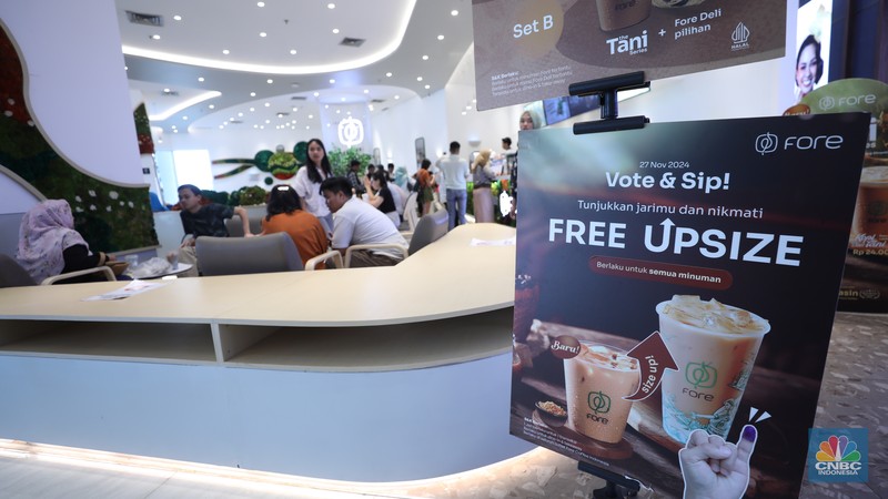 Dalam rangka memeriahkan momentum Pemilihan Kepala Daerah (Pilkada) serentak pada 27 November 2024, berbagai brand dan merchant makanan dan minuman menawarkan promo menarik salah satunya di Mal Cibinong City Mal (CCM), Jawa Barat, Rabu (27/11/2024). Dalam rangka memeriahkan momentum Pemilihan Kepala Daerah (Pilkada) serentak pada 27 November 2024, berbagai brand dan merchant makanan dan minuman menawarkan promo menarik salah satunya di Mal Cibinong City Mal (CCM), Jawa Barat, Rabu (27/11/2024). (CNBC Indonesia/Tri Susilo)
