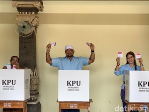 De Gadjah Coblos di TPS 12 Pemecutan, Nikmati Waktu Bersama Keluarga