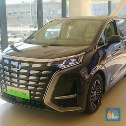 BYD Punya Senjata Premium Car Denza Pesaing Alphard, Berapa Harganya?