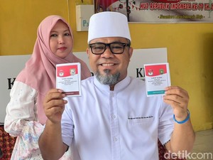 Nyoblos Bareng Keluarga, Cagub Bengkulu Helmi Optimistis Menang Pilkada