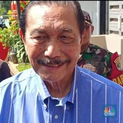 Luhut Nyoblos di Jaksel, Beri Pesan Ini ke Pemenang Pilkada 2024