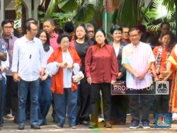 Video: Mega & Puan Nyoblos di Kebagusan, Didampingi Pramono-Rano