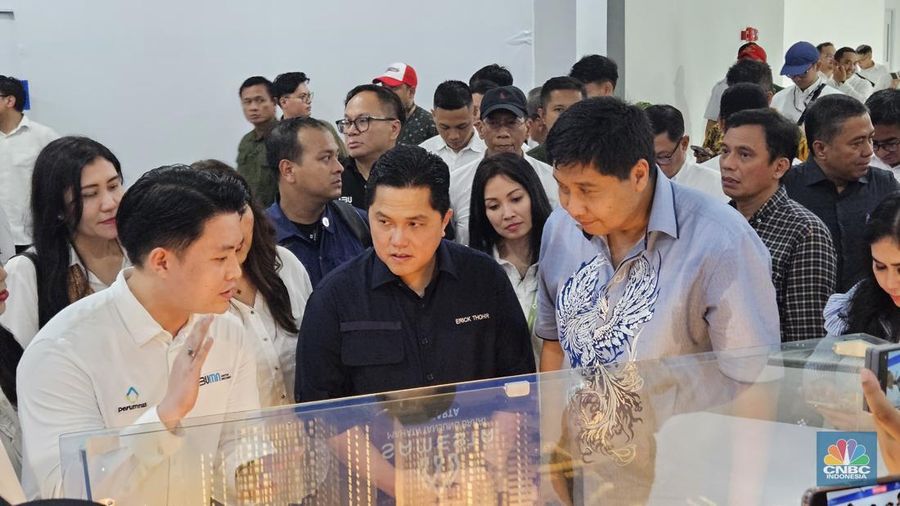 Menteri Perumahan Rakyat Maruarar Sirait dan Menteri Badan Usaha Milik Negara (BUMN) Erick Thohir melakukan kunjungan kerja ke lahan Perumahan Nasional (Perumnas) dan PT KAI di Apartemen Samesta Mahata Margonda, Depok dan Tanjung Barat, Jakarta Selatan pada Rabu (27/11/2024). (CNBC Indonesia/Thea Fathanah Arbar)