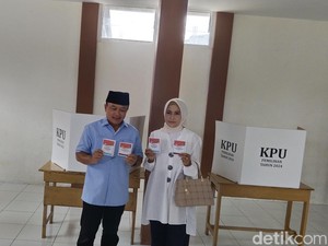 Pilbup Kuningan: Momen Paslon Nyoblos hingga Tanggapi Kampanye Hitam