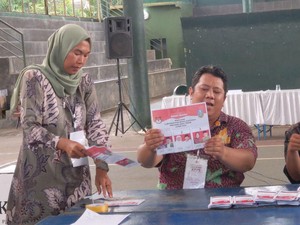 Khofifah-Emil Unggul di TPS Tempat Mas Ipin Trenggalek Nyoblos