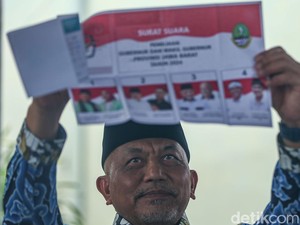 Pasangan ASIH Menang Telak di TPS Ahmad Syaikhu Mencoblos