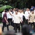 Prabowo Tiba di TPS 08 Bojongkoneng, Pakai Kemeja Safari Cokelat