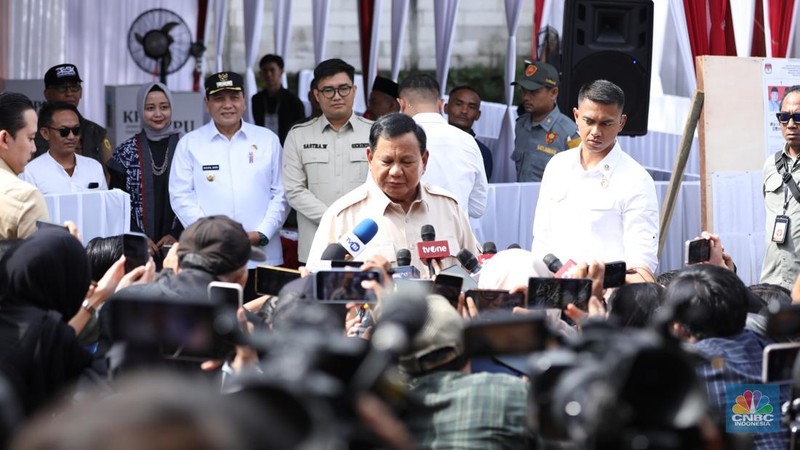 Presiden Prabowo Subianto sudah menunaikan hak pilihnya dalam pilkada serentak 2024 di TPS 08, Desa Bojongkoneng, Babakan Madang, Kabupaten Bogor, Provinsi Jawa Barat, Rabu (27/11/2024). (CNBC Indonesia/Tri Susilo)