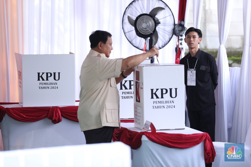 Presiden Prabowo Subianto sudah menunaikan hak pilihnya dalam pilkada serentak 2024 di TPS 08, Desa Bojongkoneng, Babakan Madang, Kabupaten Bogor, Provinsi Jawa Barat, Rabu (27/11/2024). (CNBC Indonesia/Tri Susilo) Presiden Prabowo Subianto sudah menunaikan hak pilihnya dalam pilkada serentak 2024 di TPS 08, Desa Bojongkoneng, Babakan Madang, Kabupaten Bogor, Provinsi Jawa Barat, Rabu (27/11/2024). (CNBC Indonesia/Tri Susilo)