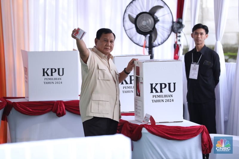 Presiden Prabowo Subianto sudah menunaikan hak pilihnya dalam pilkada serentak 2024 di TPS 08, Desa Bojongkoneng, Babakan Madang, Kabupaten Bogor, Provinsi Jawa Barat, Rabu (27/11/2024). (CNBC Indonesia/Tri Susilo) Presiden Prabowo Subianto sudah menunaikan hak pilihnya dalam pilkada serentak 2024 di TPS 08, Desa Bojongkoneng, Babakan Madang, Kabupaten Bogor, Provinsi Jawa Barat, Rabu (27/11/2024). (CNBC Indonesia/Tri Susilo)