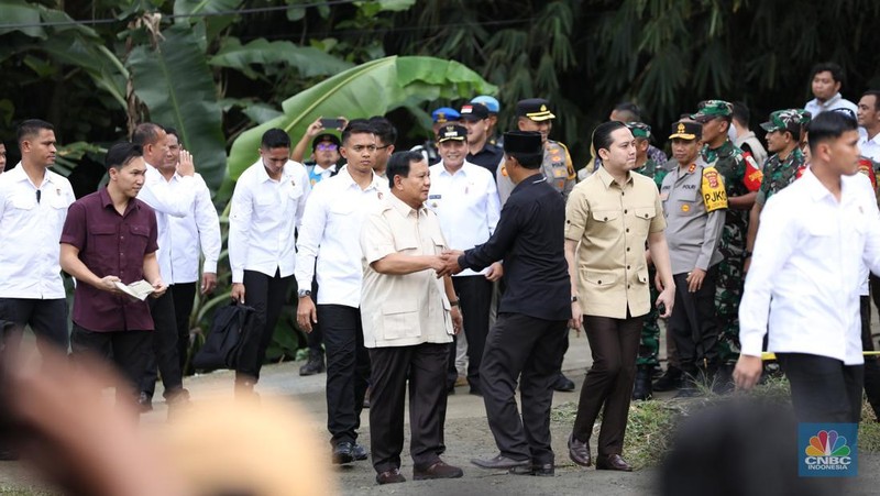 Presiden Prabowo Subianto sudah menunaikan hak pilihnya dalam pilkada serentak 2024 di TPS 08, Desa Bojongkoneng, Babakan Madang, Kabupaten Bogor, Provinsi Jawa Barat, Rabu (27/11/2024). (CNBC Indonesia/Tri Susilo)