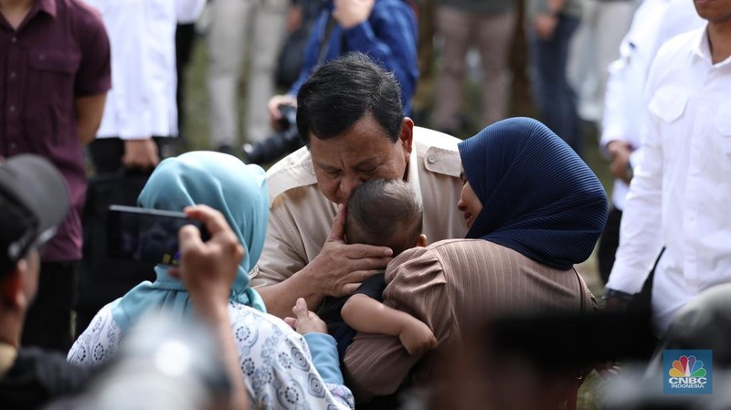 Presiden Prabowo Subianto sudah menunaikan hak pilihnya dalam pilkada serentak 2024 di TPS 08, Desa Bojongkoneng, Babakan Madang, Kabupaten Bogor, Provinsi Jawa Barat, Rabu (27/11/2024). (CNBC Indonesia/Tri Susilo)