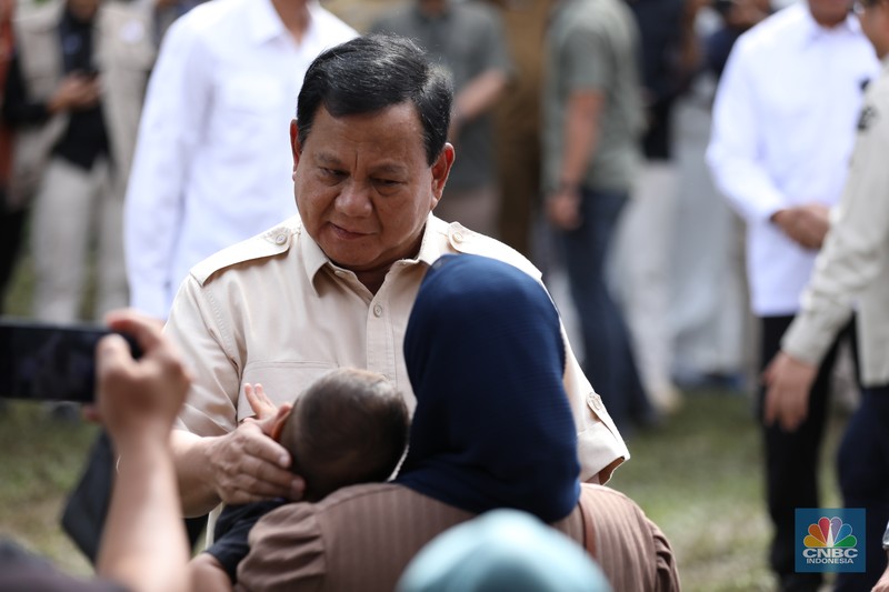 Presiden Prabowo Subianto sudah menunaikan hak pilihnya dalam pilkada serentak 2024 di TPS 08, Desa Bojongkoneng, Babakan Madang, Kabupaten Bogor, Provinsi Jawa Barat, Rabu (27/11/2024). (CNBC Indonesia/Tri Susilo) Presiden Prabowo Subianto sudah menunaikan hak pilihnya dalam pilkada serentak 2024 di TPS 08, Desa Bojongkoneng, Babakan Madang, Kabupaten Bogor, Provinsi Jawa Barat, Rabu (27/11/2024). (CNBC Indonesia/Tri Susilo)