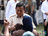 Sah! Prabowo Naikan Gaji Guru ASN-Honorer