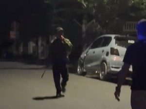 Pria Bawa Parang Ngamuk di Depan Rumah Bupati Soppeng, Polisi Amankan