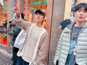 Song Joong Ki & Kim Seon Ho Ketemuan di Italia, Kedekatannya Jadi Sorotan