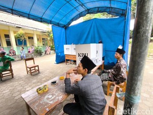 Melihat Pencoblosan di TPS Tinta Kunyit di Cirebon
