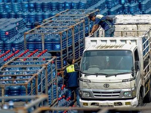 Pemerintah Diminta Izinkan Angkutan AMDK Beroperasi Saat Libur Nataru