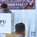 Video: Gibran Nyoblos di TPS 18 Manahan, Harap Pilkada Berjalan Lancar