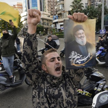 Potret Warga Lebanon Rayakan Gencatan Senjata, Sebut Hizbullah Menang