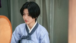 10 Artis Drakor Terpopuler di November 2024, Kim Tae Ri Saingi Jung Hae In
