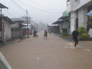 Anak Sungai di Sitiarjo Malang Meluap, Jalan Desa Kebanjiran