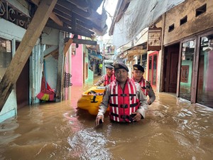 Banjir Jakarta Meluas ke 60 RT, Ketinggian Air di Kampung Melayu 2,5 Meter