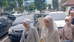 Cerai dari Armor Toreador, Cut Intan Dapat Hak Asuh Anak