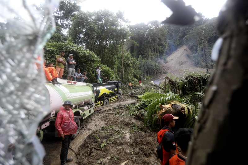 Rescuers remove the body of a victim from the wreckage of a vehicle after it was hit by a landslide that killed multiple people in Deli Serdang, North Sumatra, Indonesia, Thursday, Nov. 28, 2024. (AP Photo/Binsar Bakkara)