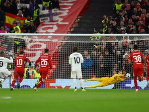 Enggak Ada Gentar-gentarnya Kelleher Hadapi Penalti Mbappe
