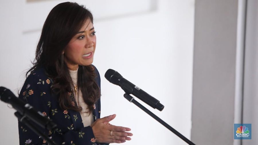 Menkomdigi Meutya Hafid saat konferesnsi pers terkait judi online usai Rapat Tingkat Menteri di kantor Kementerian Koordinator Bidang Pembangunan Manusia dan Kebudayaan, Jakarta, Kamis (28/11/2024). (CNBC Indonesia/Faisal Rahman)